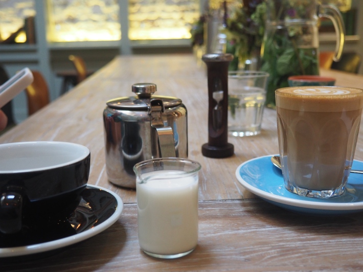 Brunch in Covent Garden, The Black Penny, latte