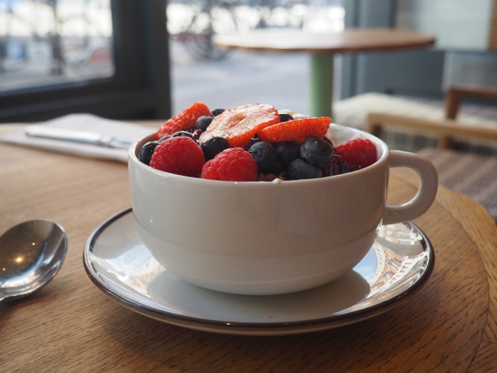 Brunch in Covent Garden, Peyton and Byrne, fruit and yoghurt